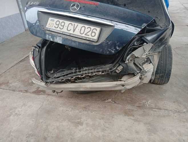 Mercedes E 240 2003, 250,000 km - 2.6 l - Saatlı
