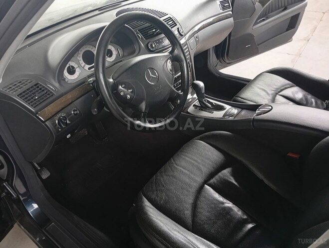 Mercedes E 240 2003, 250,000 km - 2.6 l - Saatlı