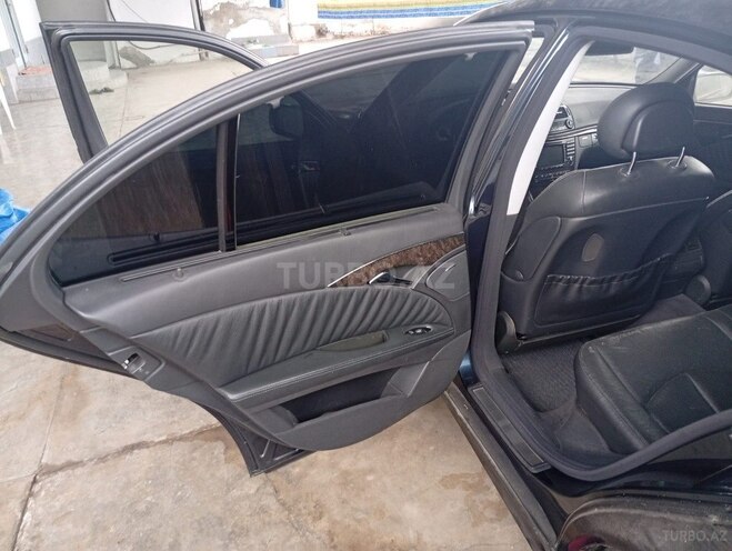 Mercedes E 240 2003, 250,000 km - 2.6 l - Saatlı
