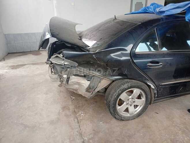 Mercedes E 240 2003, 250,000 km - 2.6 l - Saatlı