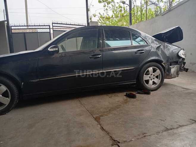 Mercedes E 240 2003, 250,000 km - 2.6 l - Saatlı