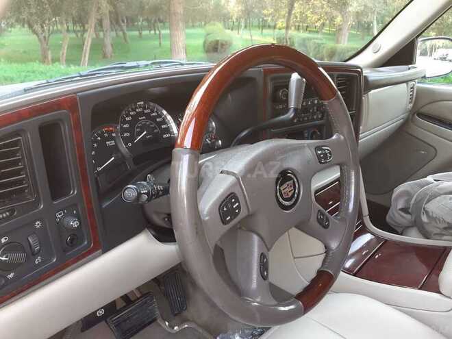 Cadillac Escalade-8