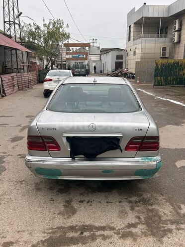 Mercedes E 220 d 2001, 456,820 km - 2.2 л - Bakı