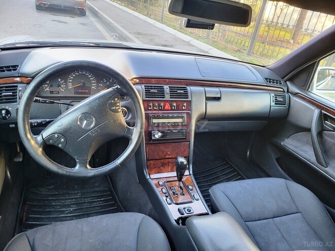 Mercedes E 220 d 2000, 458,000 km - 2.2 l - Bakı