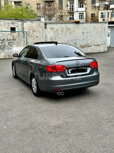 Volkswagen Jetta-2