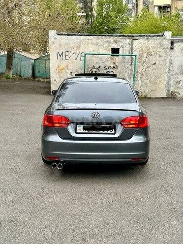 Volkswagen Jetta-4
