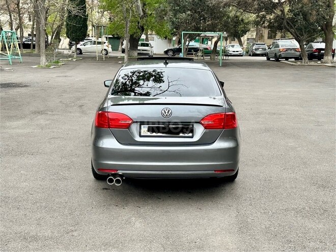 Volkswagen Jetta-12
