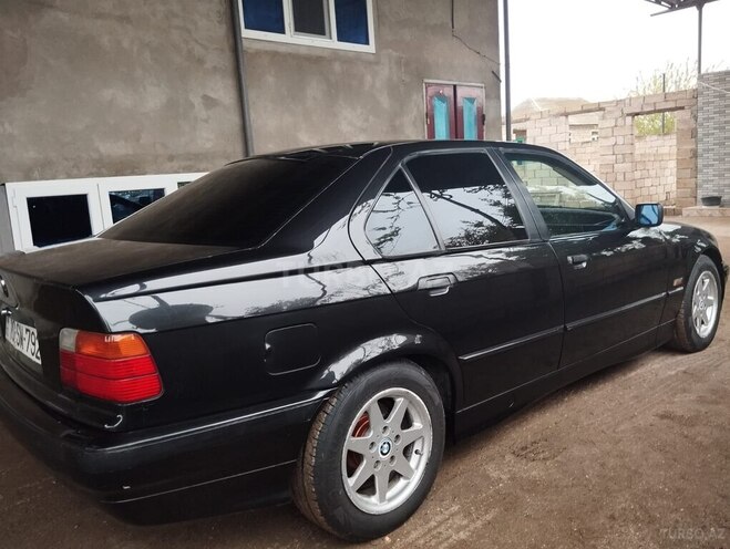 BMW 320-6