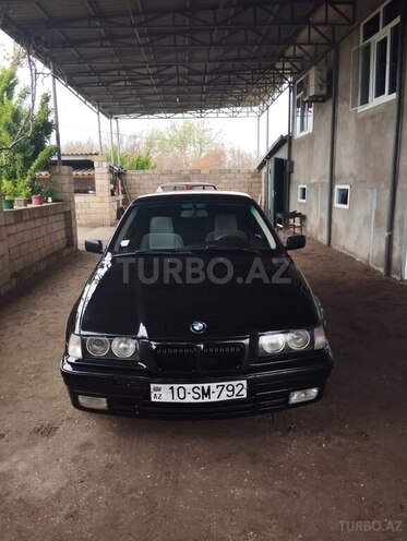 BMW 320-1