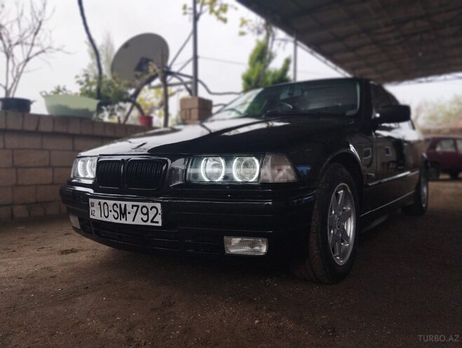 BMW 320-17