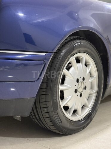 Mercedes E 230 1998, 382,000 km - 2.3 l - Bakı