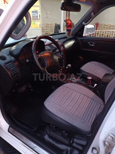 Hyundai Terracan 2001, 408,000 km - 2.5 l - Salyan