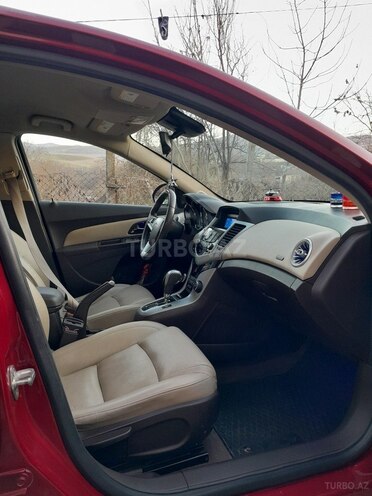 Chevrolet Cruze-12