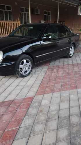 Mercedes E 220 d 2000, 187,000 km - 2.2 l - Qazax