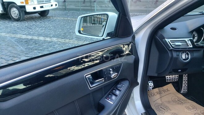 Mercedes E 250 4MATIC 2015, 95,700 km - 2.2 л - Bakı