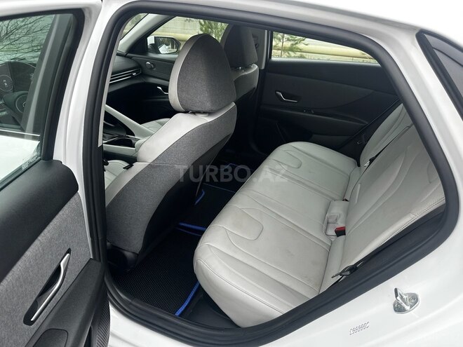 Hyundai Elantra-12