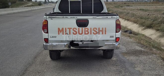 Mitsubishi L200 2014, 293,000 km - 2.5 l - Qusar