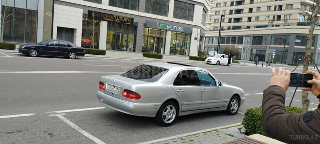 Mercedes E 270 1999, 366,000 km - 2.7 l - Bakı