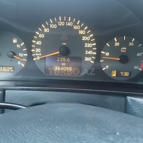 Mercedes E 270 1999, 366,000 km - 2.7 l - Bakı