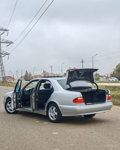 Mercedes E 270 1999, 366,000 km - 2.7 l - Bakı
