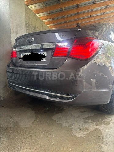 Chevrolet Cruze 2011, 302,000 km - 1.4 l - Quba