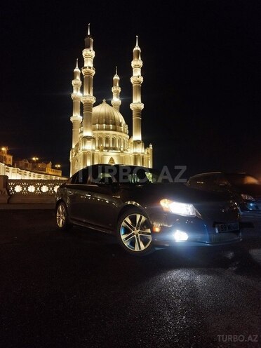 Chevrolet Cruze 2011, 302,000 km - 1.4 l - Quba
