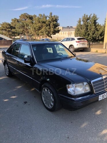 Mercedes E 220 1995, 312,421 km - 2.2 l - Bakı