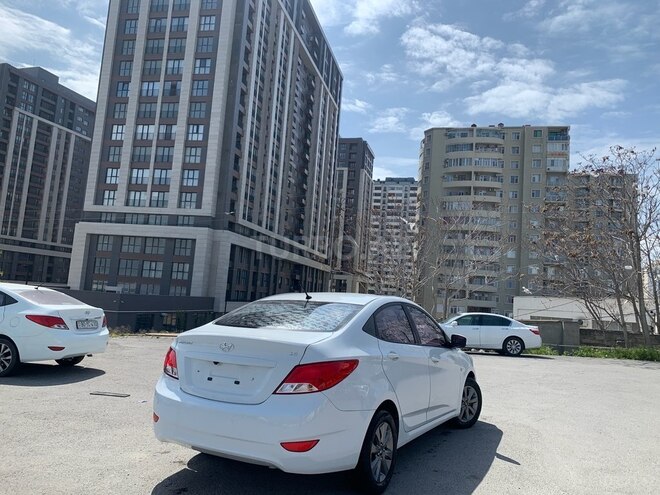 Hyundai Accent 2017, 135,200 km - 1.4 л - Bakı