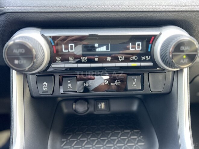 Toyota RAV4-11