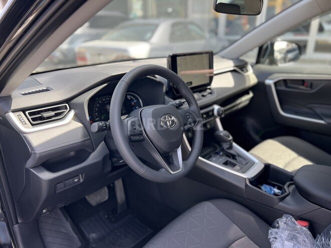 Toyota RAV4-6
