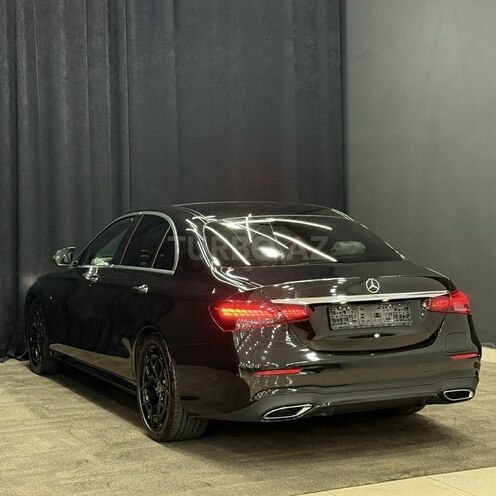 Mercedes E 300 de-6