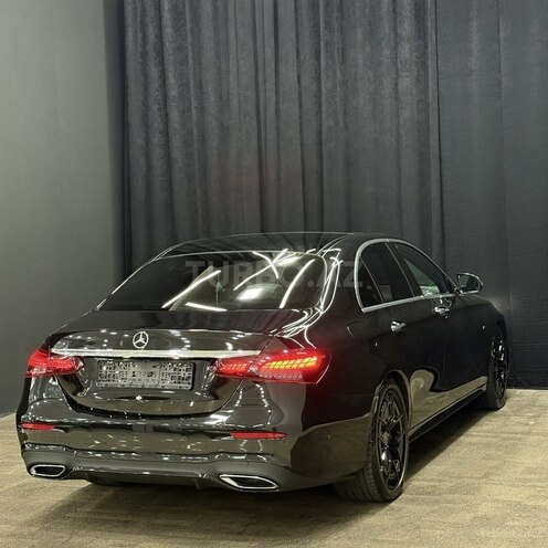 Mercedes E 300 de-5