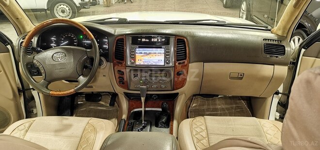 Toyota Land Cruiser-13