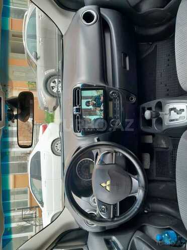 Mitsubishi Attrage 2014, 300,000 km - 1.2 л - Bakı