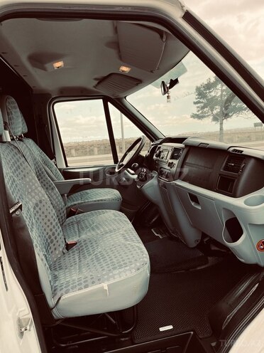 Ford Transit-3
