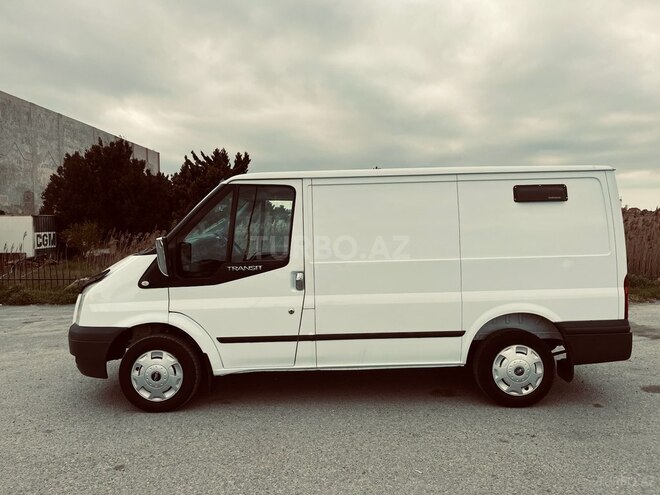 Ford Transit-9