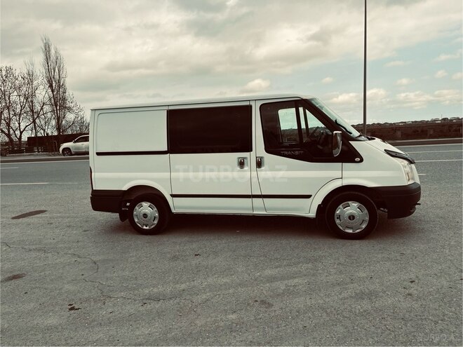 Ford Transit-4