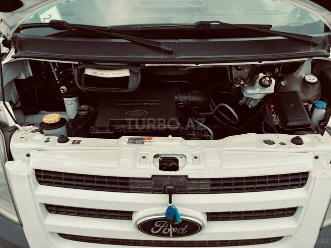 Ford Transit-8
