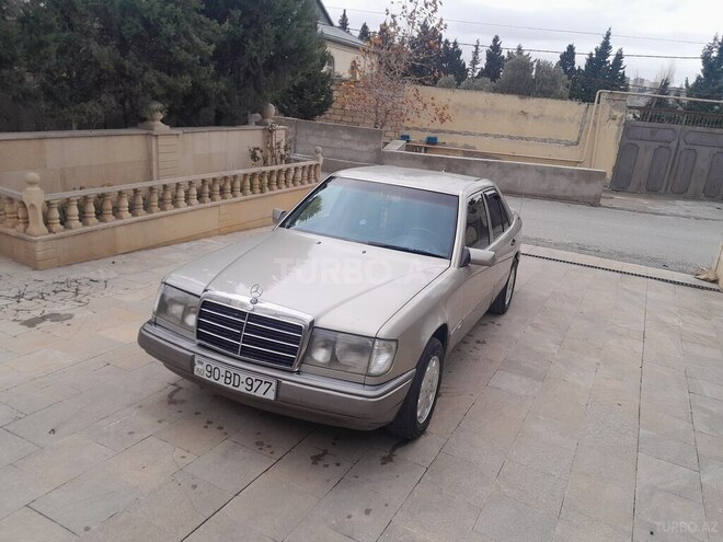 Mercedes E 220 1993, 240,000 km - 2.2 л - Bakı