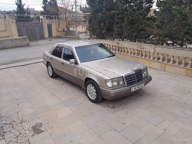 Mercedes E 220 1993, 240,000 km - 2.2 л - Bakı