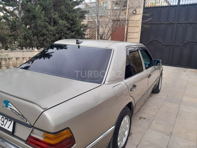 Mercedes E 220 1993, 240,000 km - 2.2 л - Bakı