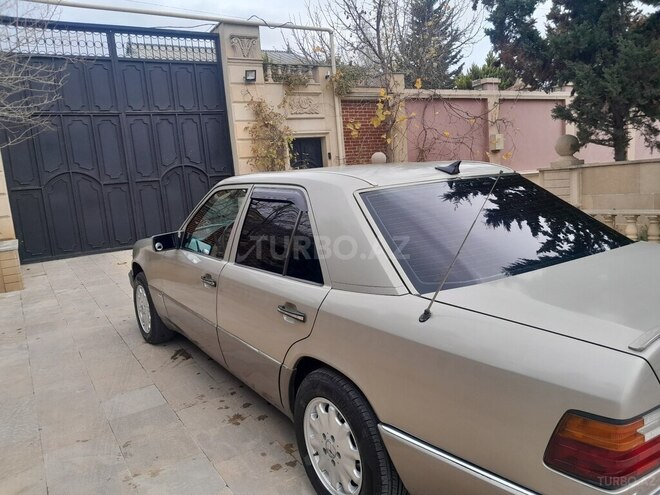 Mercedes E 220 1993, 240,000 km - 2.2 л - Bakı