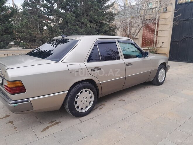 Mercedes E 220 1993, 240,000 km - 2.2 л - Bakı