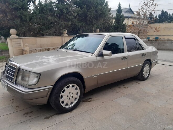 Mercedes E 220 1993, 240,000 km - 2.2 л - Bakı