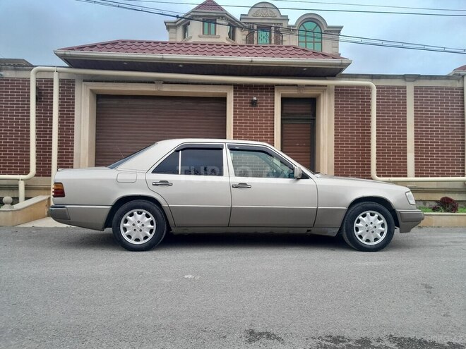 Mercedes E 220 1993, 240,000 km - 2.2 л - Bakı