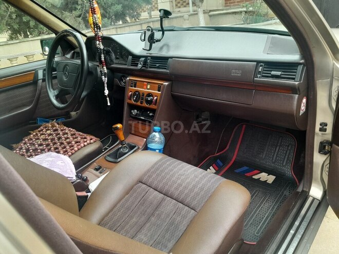 Mercedes E 220 1993, 240,000 km - 2.2 л - Bakı