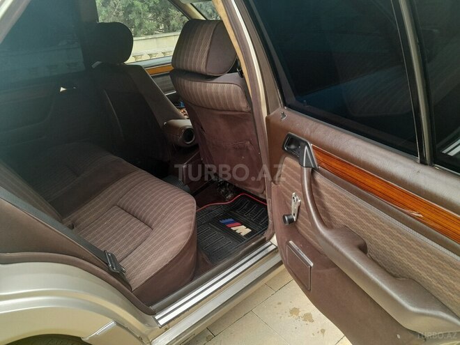 Mercedes E 220 1993, 240,000 km - 2.2 л - Bakı
