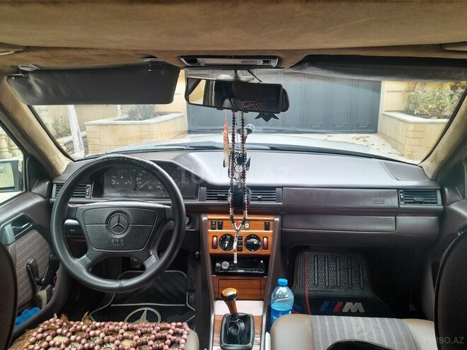 Mercedes E 220 1993, 240,000 km - 2.2 л - Bakı