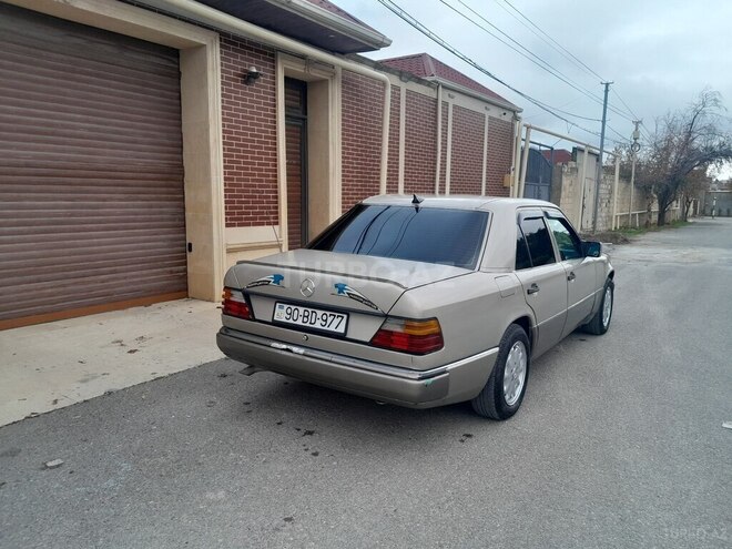 Mercedes E 220 1993, 240,000 km - 2.2 л - Bakı