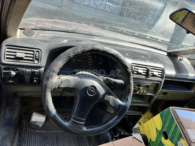 Opel Vectra 1994, 235,000 km - 1.7 l - Bakı